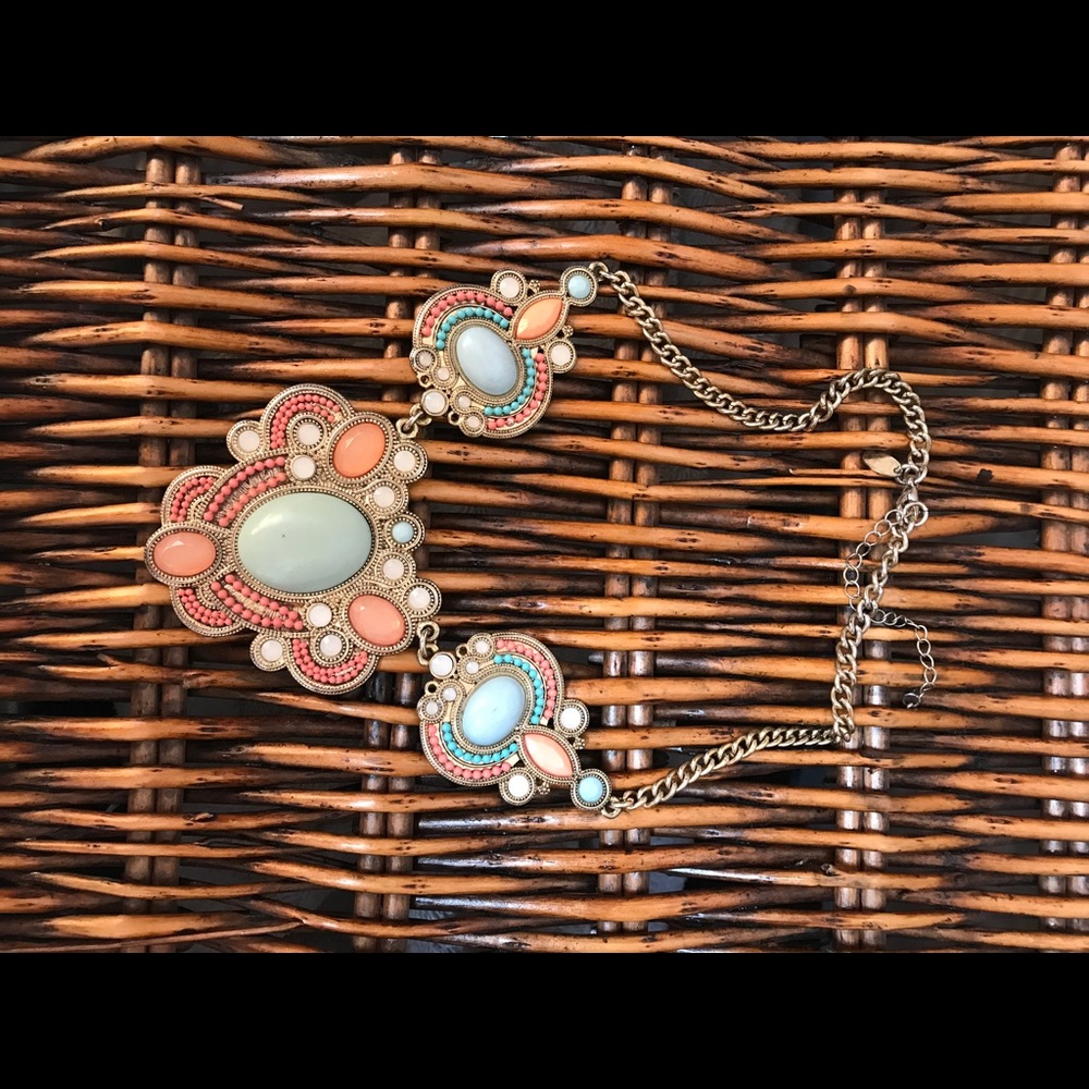 Bib necklace