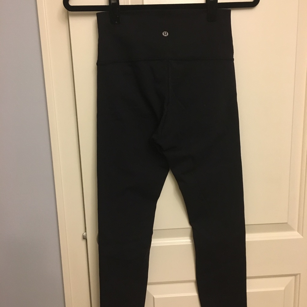Lululemon Wunder Under Crops, size 6