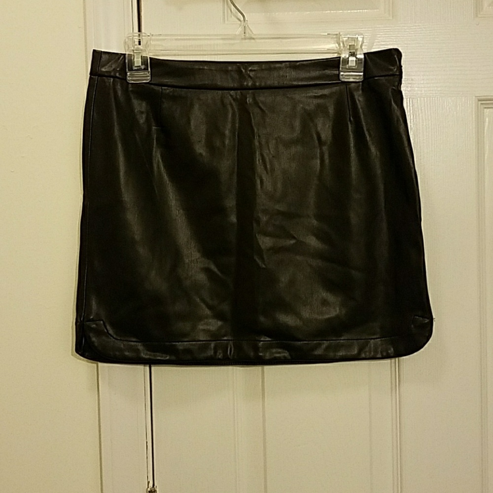 NWT!!! GAP Leather like skirt!