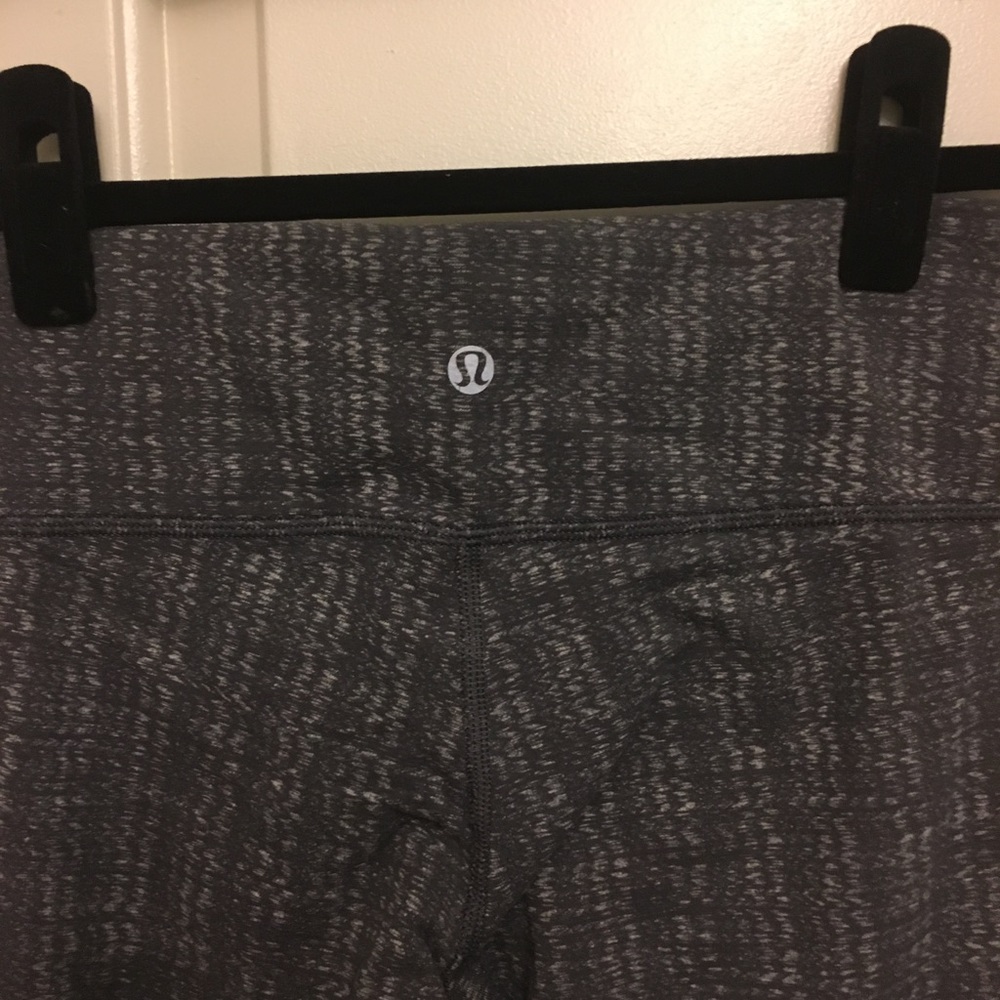 Lululemon Wunder Under Crops, size 6