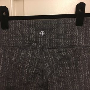 Lululemon Wunder Under Crops, size 6