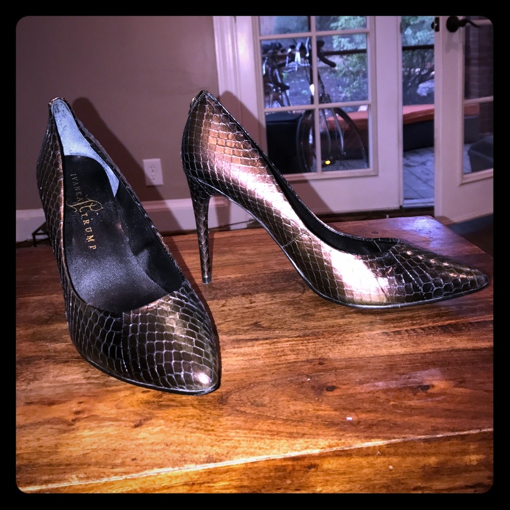 Green / Gold snakeskin pumps