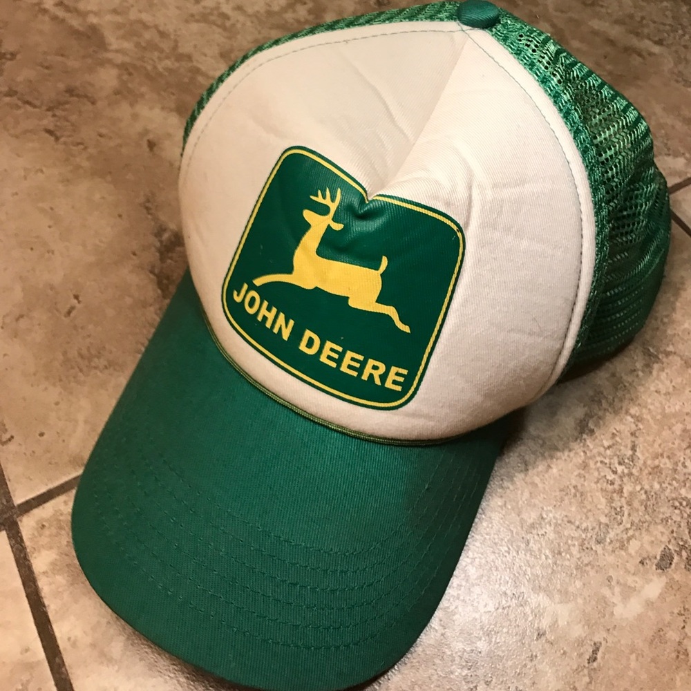 Green John Deere trucker hat