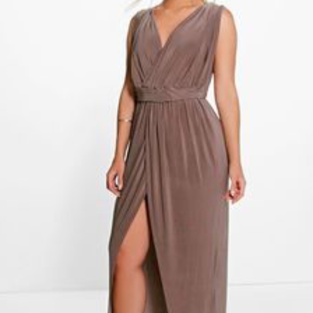 Maxi dress, great for a woman with curves!