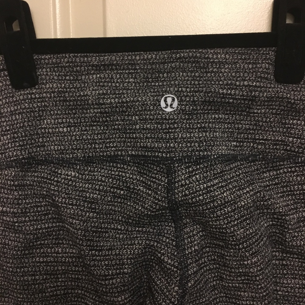 Lululemon Wunder Under Leggings, size 8
