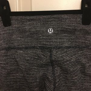 Lululemon Wunder Under Leggings, size 8