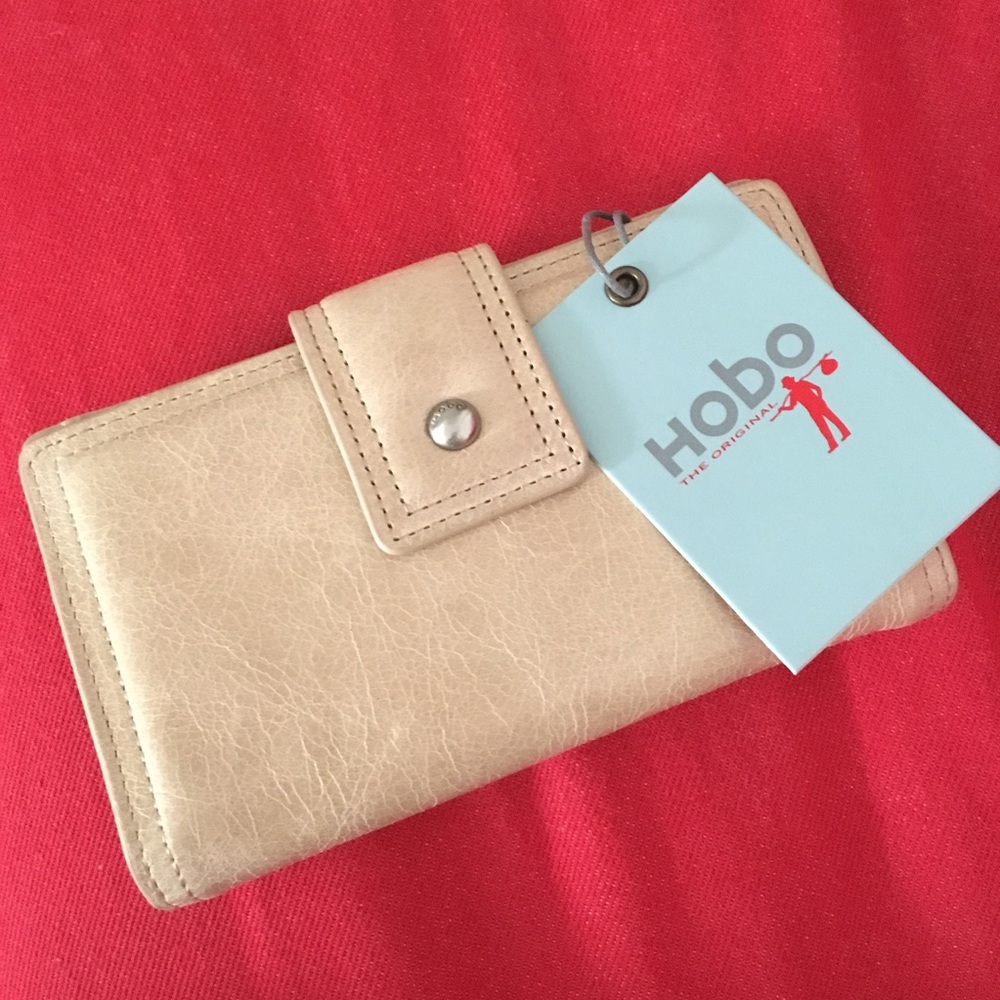 SALE!! Hobo Wallet. NWT Pumice color. Leather.