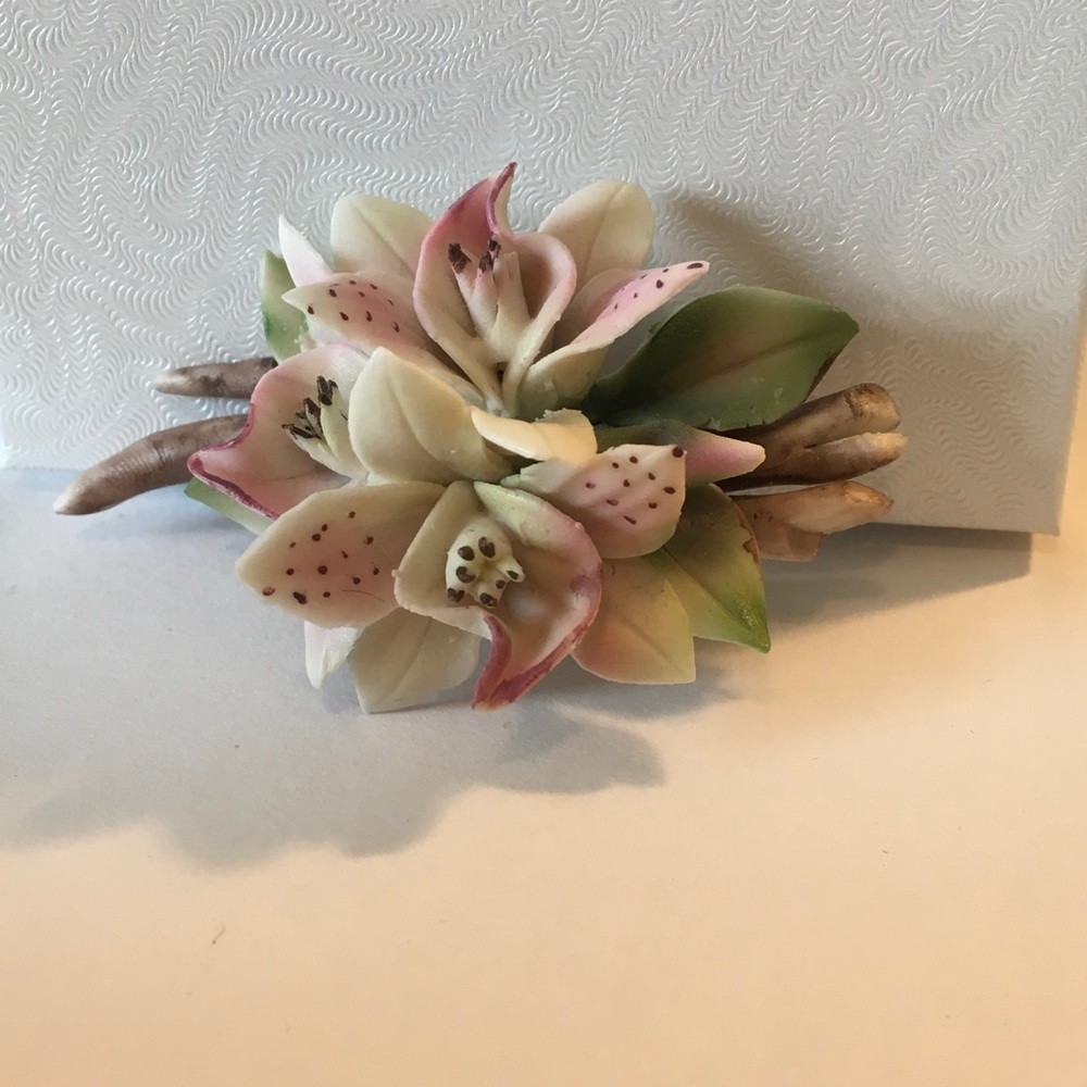 Sweet porcelain flower pin 💐