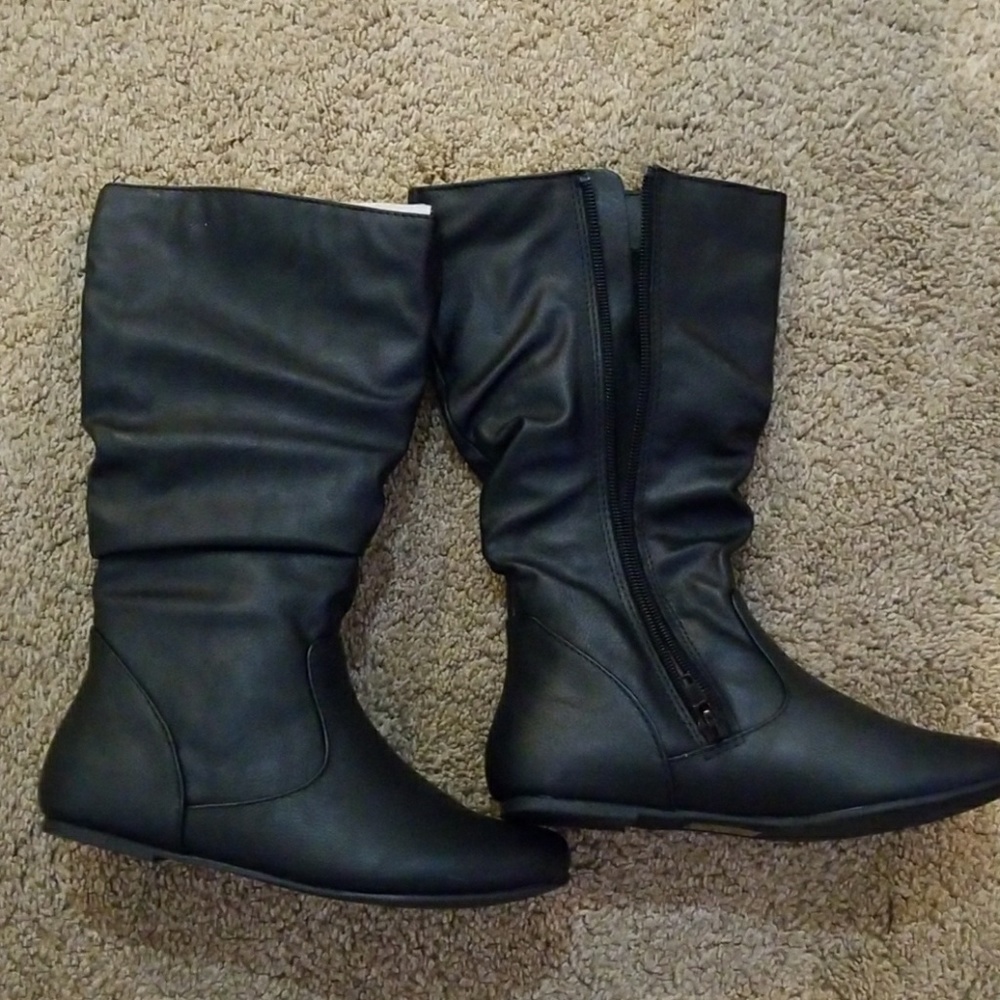 BLACK Zip Boots.