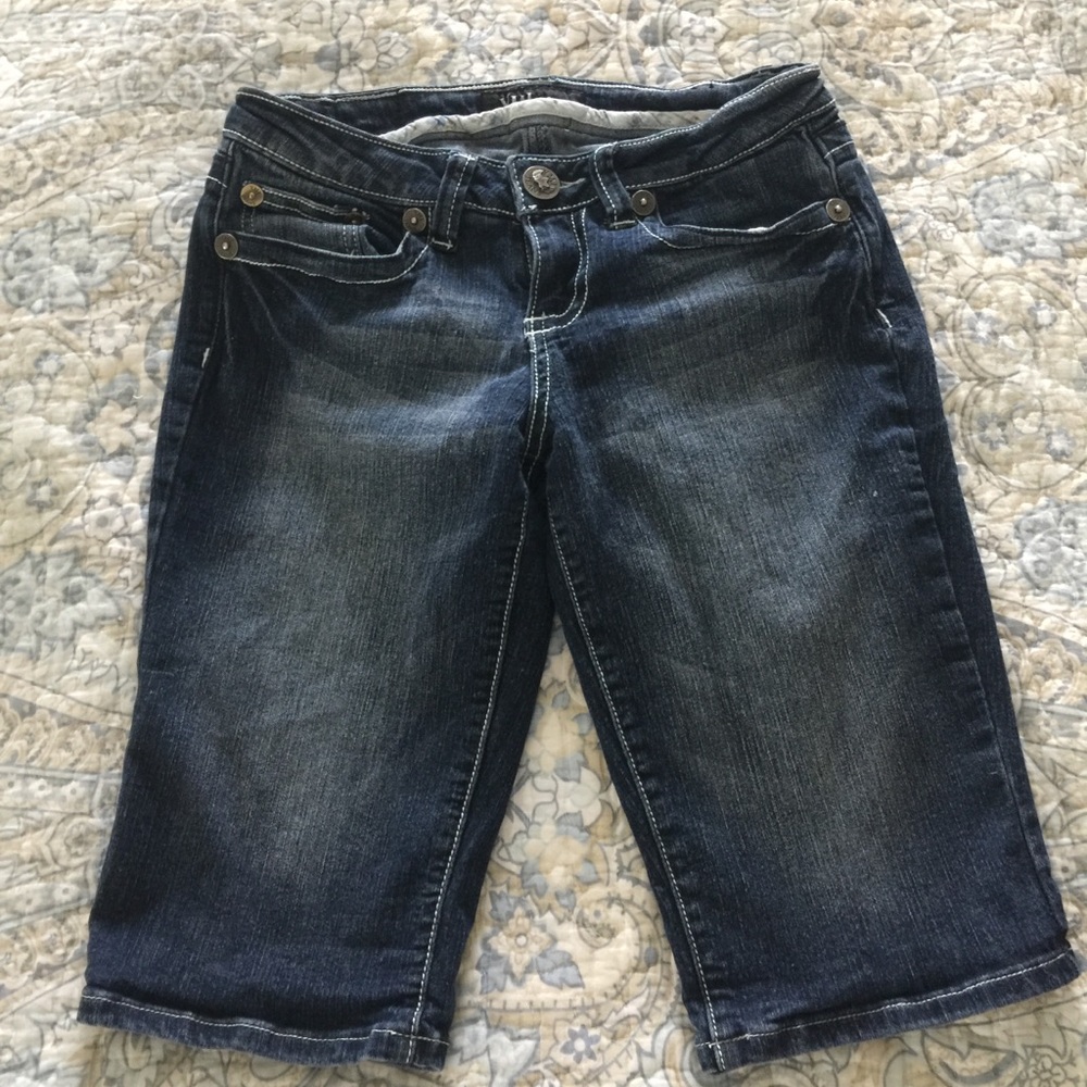 Woman's jean shorts Bermuda great condition!