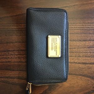 Authentic used Marc Jacobs wristlet