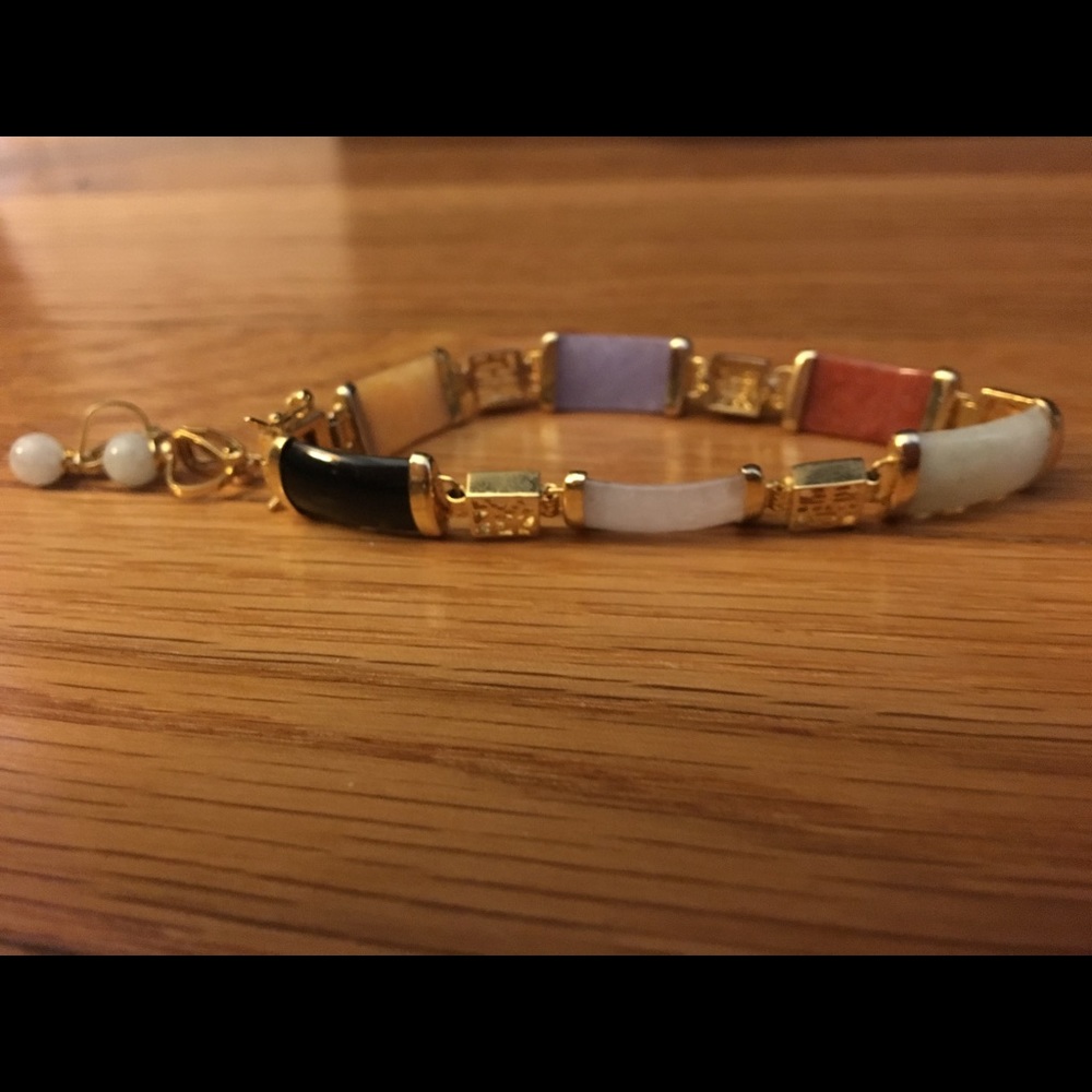 Asian jade style bracelet with clip on earrings