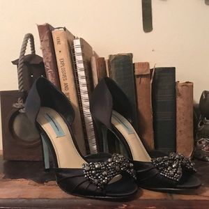 BLUE by Betsy Johnson black heels
