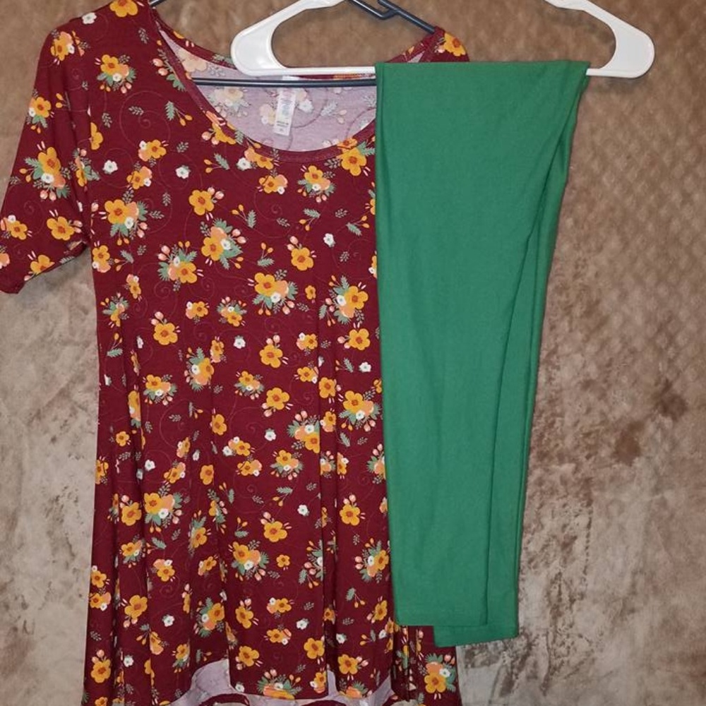 Lularoe Perfect Tee and OS Leggings