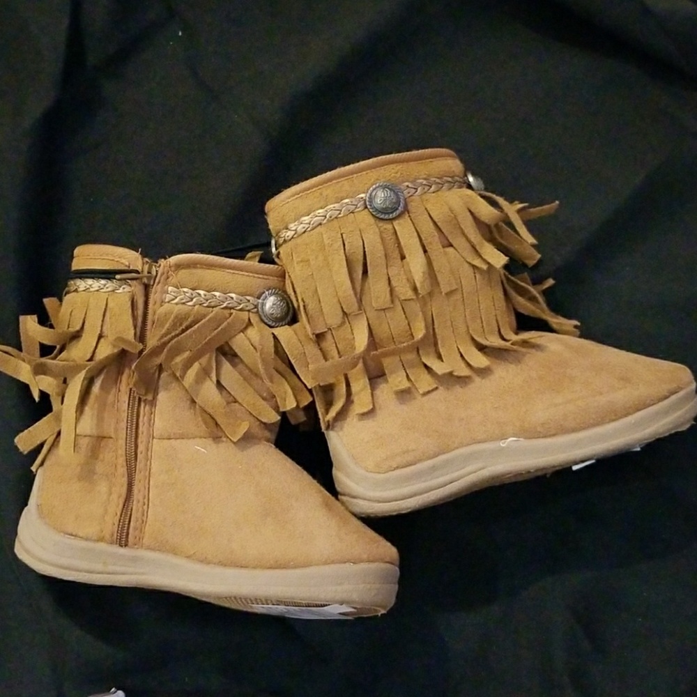 BOOTS