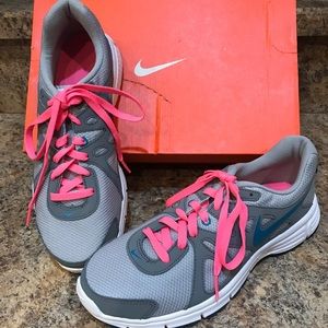 NIB NIKE REVOLUTION 2 WOMENS SIZE 11 WIDE