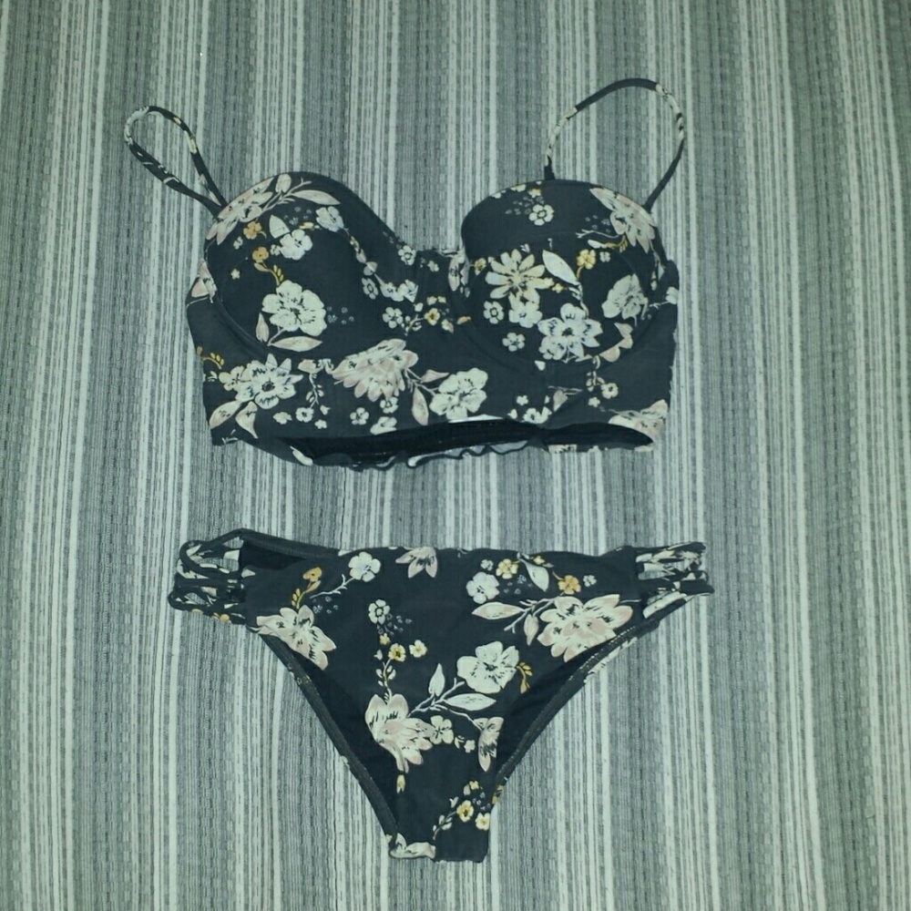 Billabong gray floral bikini set