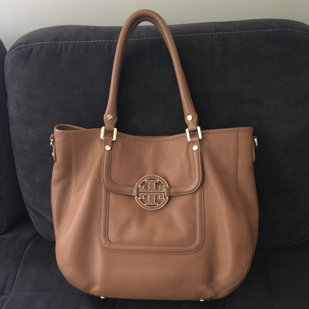 Tory Burch Amanda Hobo Bag (caramel)