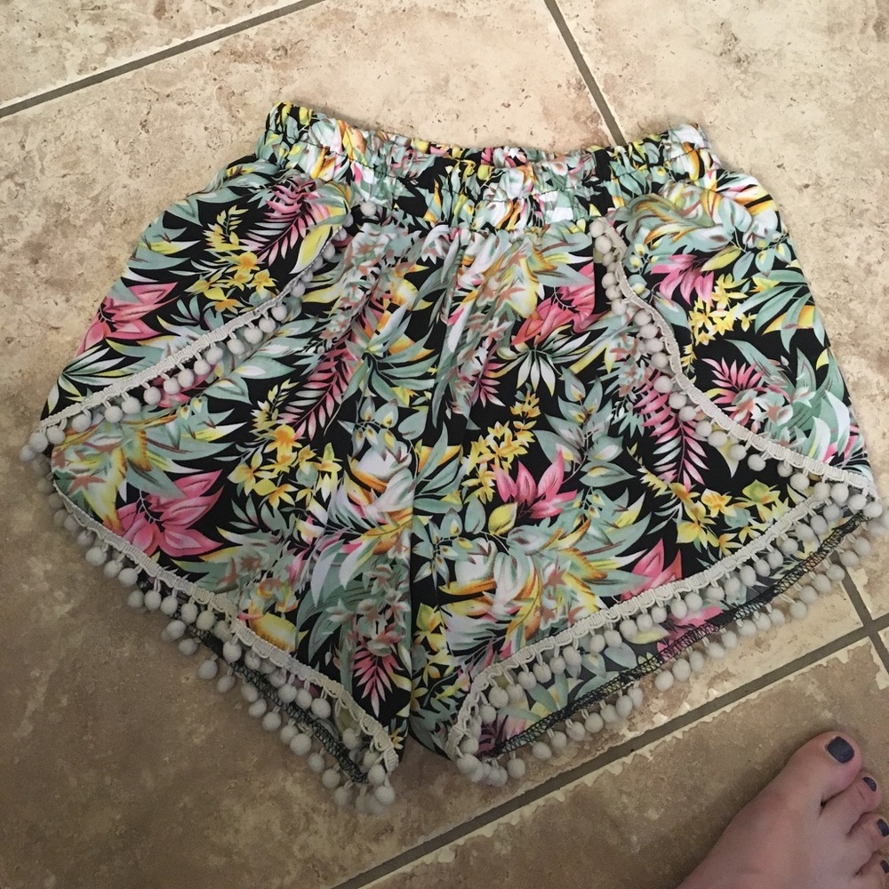 BEACH SHORTS