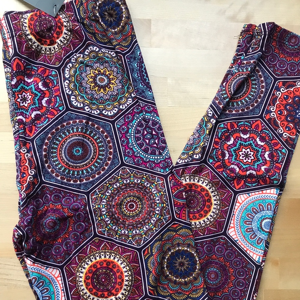 🔥ONE LEFT🔥Mandala leggings - Picture 2 of 6