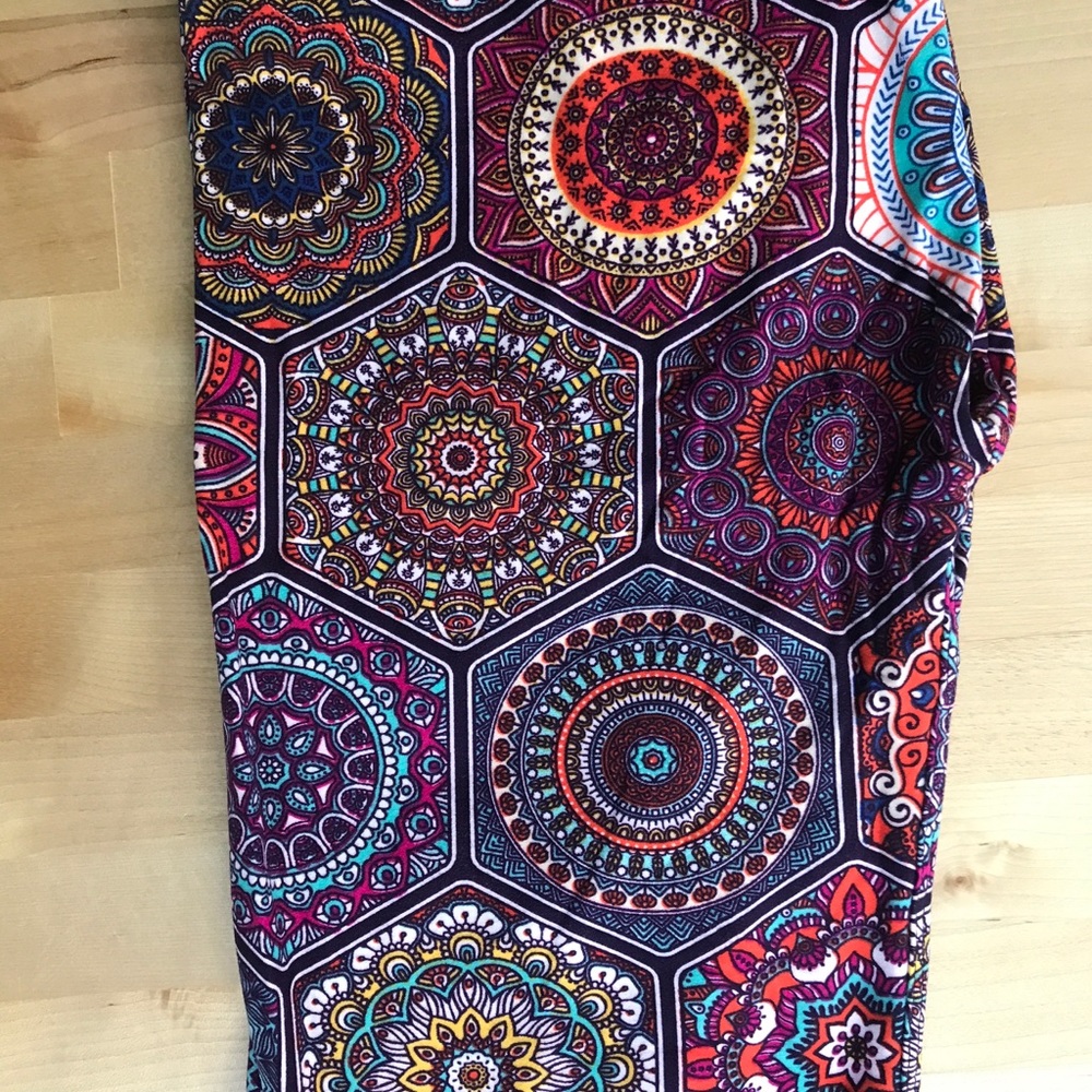 🔥ONE LEFT🔥Mandala leggings - Picture 3 of 6