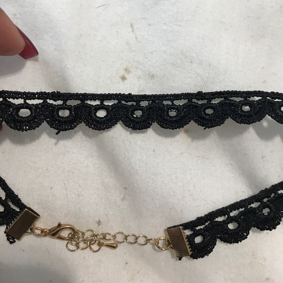 Lace choker necklaces - Picture 2 of 3