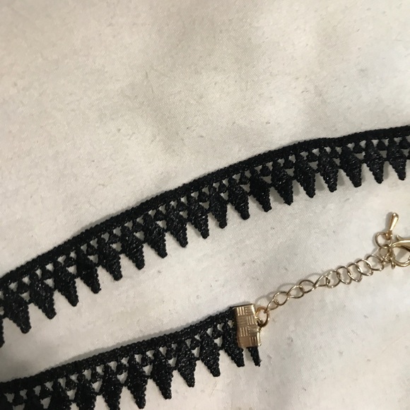 Lace choker necklaces - Picture 3 of 3