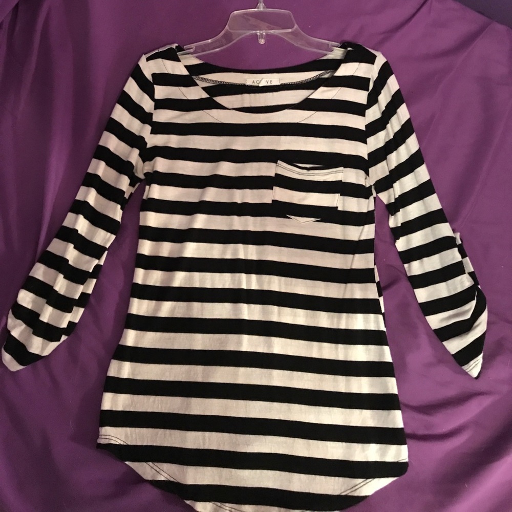 black and white quarter sleeve top