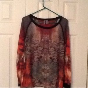 Beautifully pattern tee sizeL