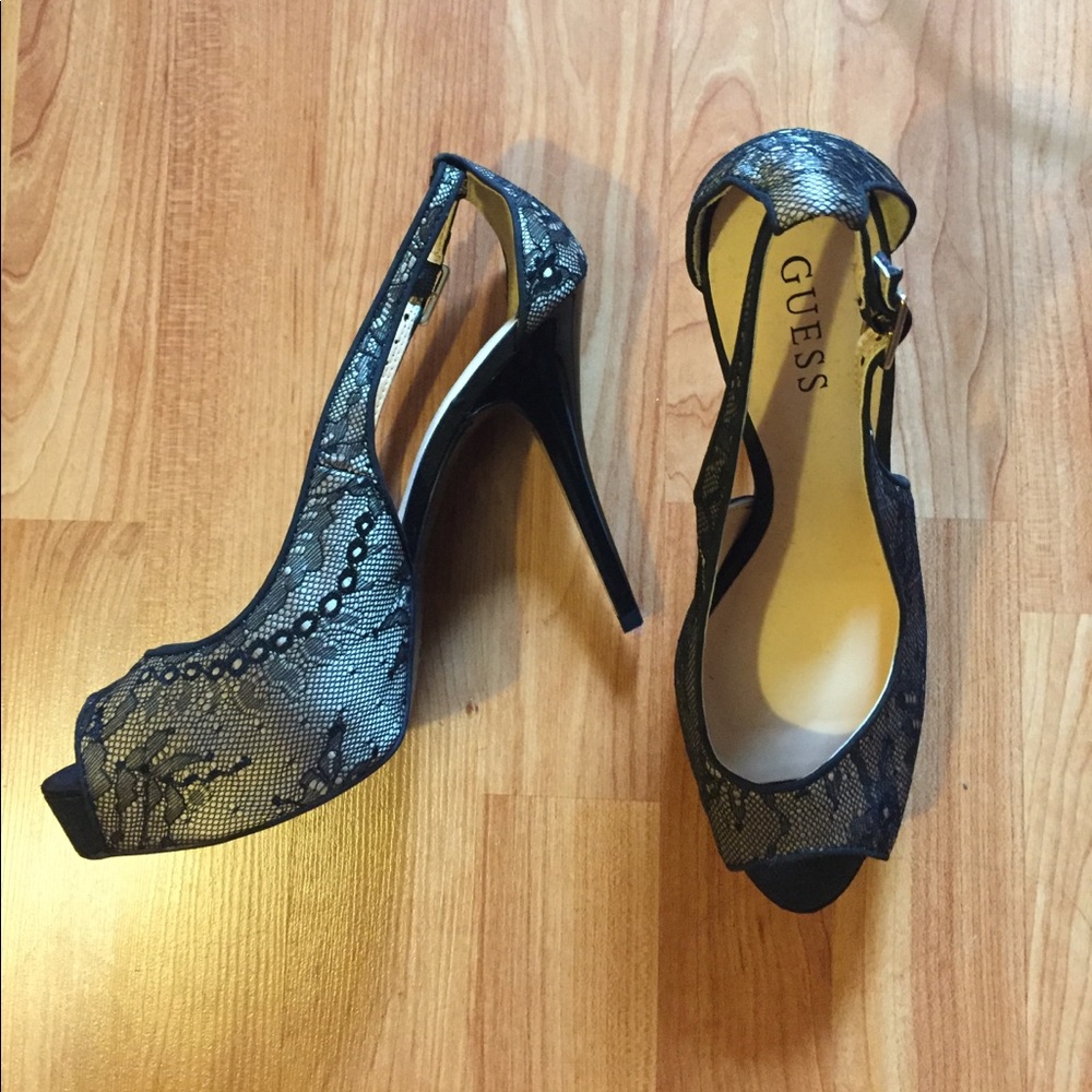 Guess Black and Beige lacey pumps