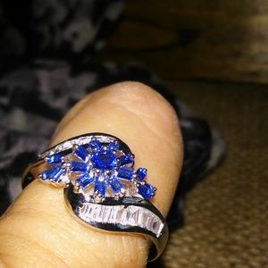 Sterling Silver  flower Sapphire CZ ring    SIZE 8