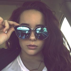 Meet your Posher, Josie