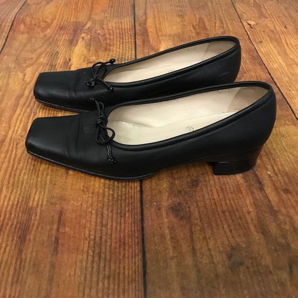 CHANEL - Picture 2 of 5