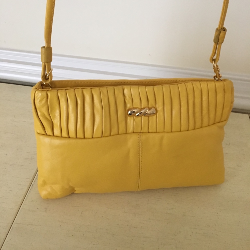 Clutch- yellow/gold faux leather