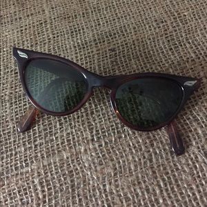 Vintage Cat Eye Sunglasses 🕶