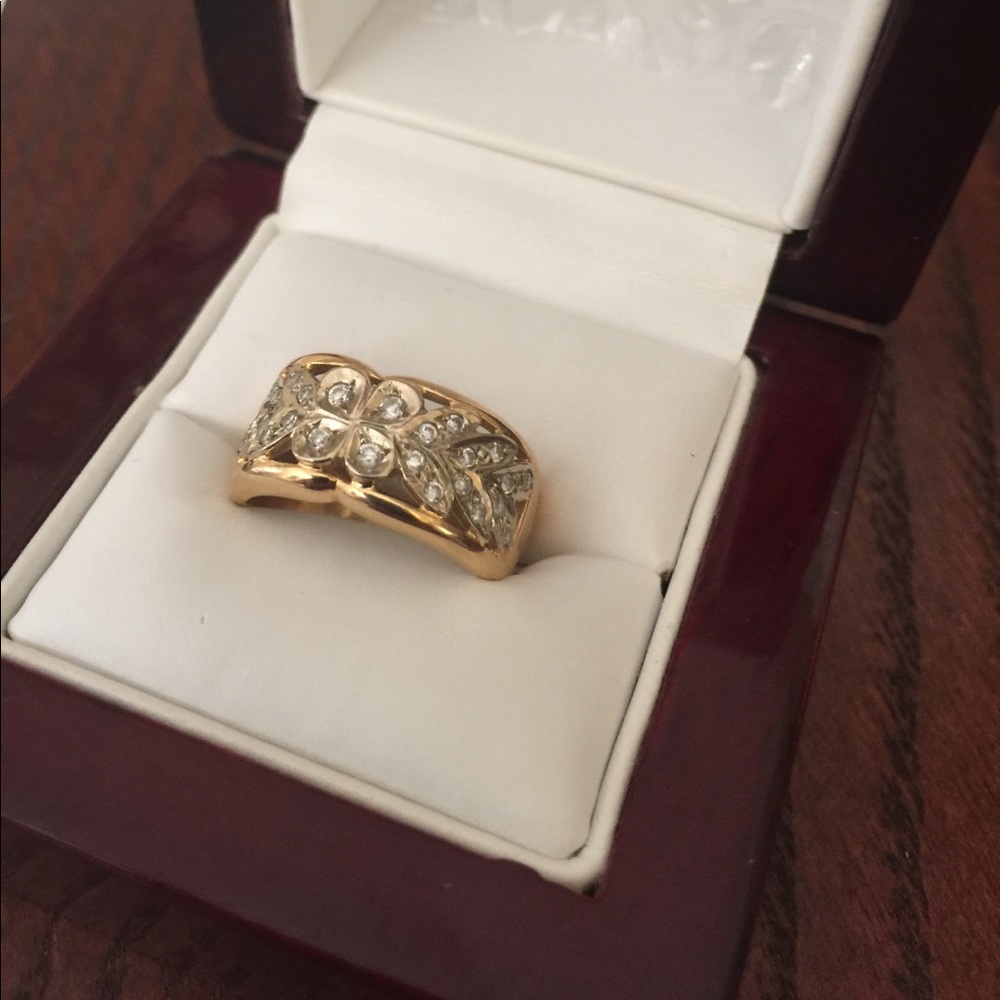 SALE!!14k YG & diamond band No low ball offers plz