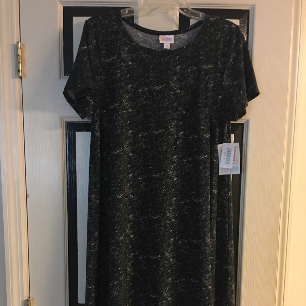 Lularoe black and white Carly bnwt medium
