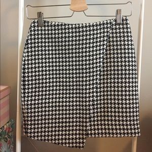 H&M Woven Houndstooth Skirt - Size 2