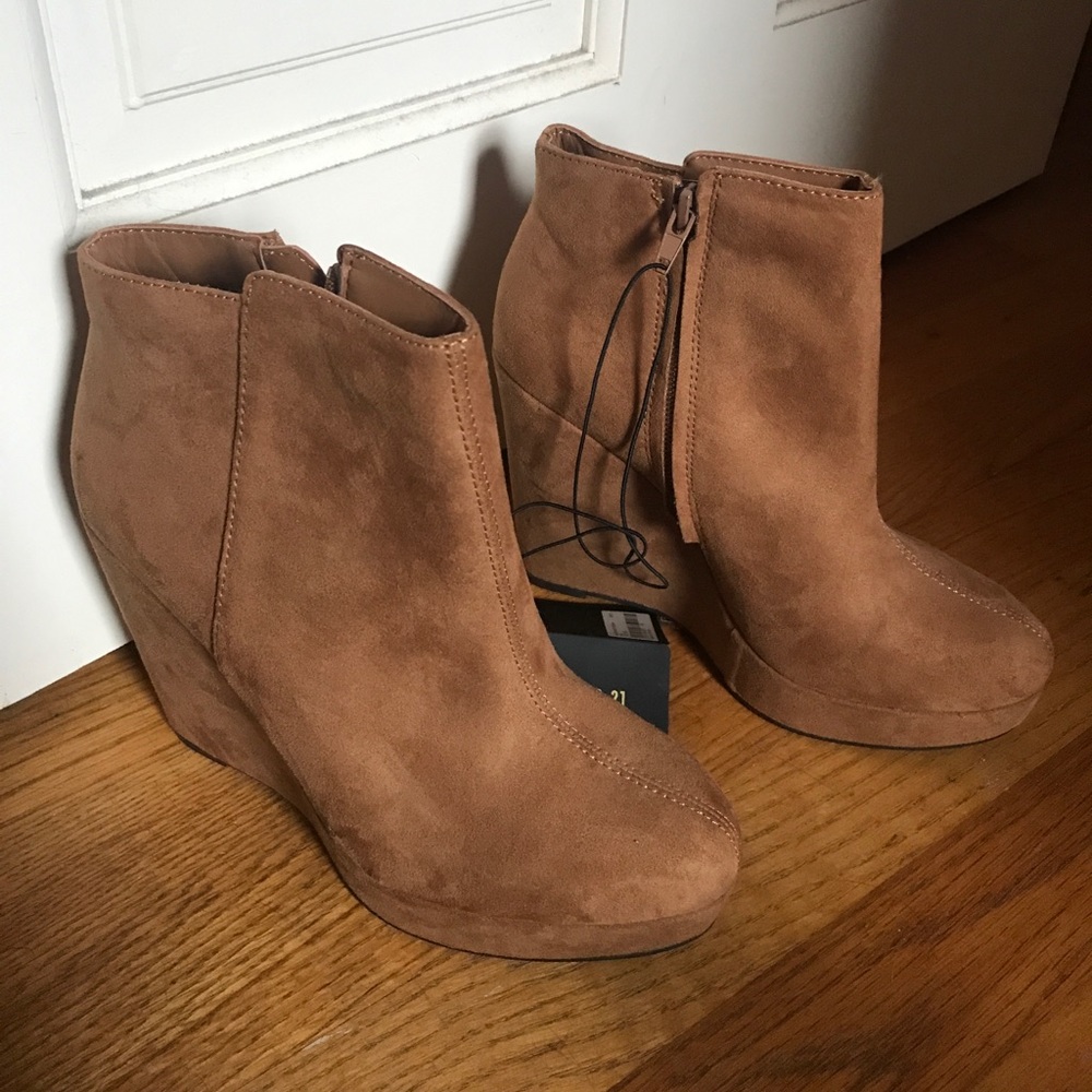 NWT tan booties