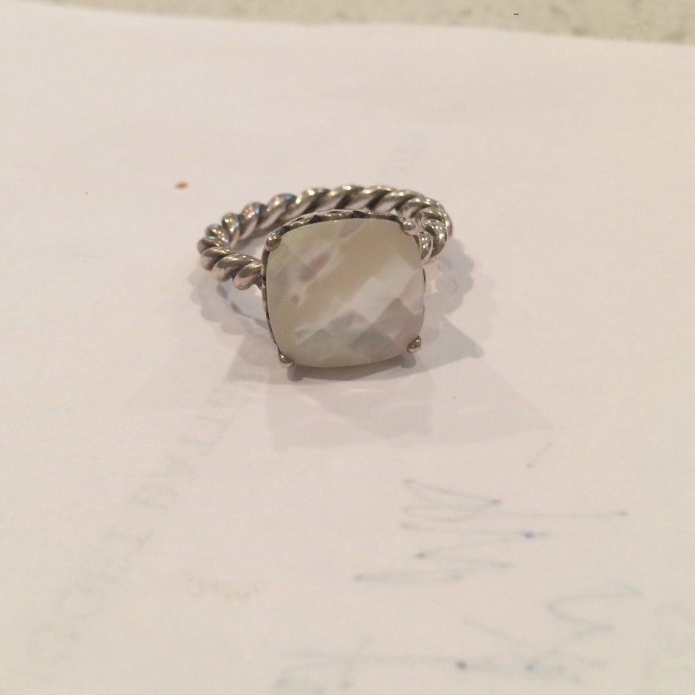 Elegant Sincerity Twist Ring, Mother of Pearl