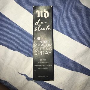 Urban decay makeup setting spray