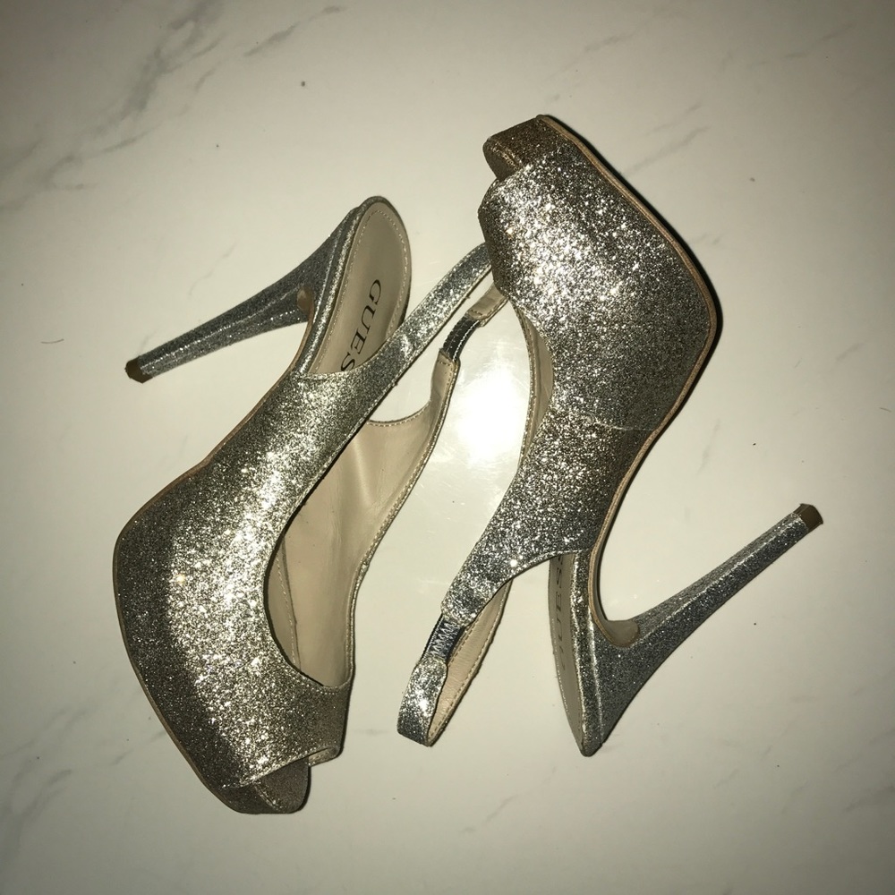 SPARKLY DUAL-TONE GUESS HEELS