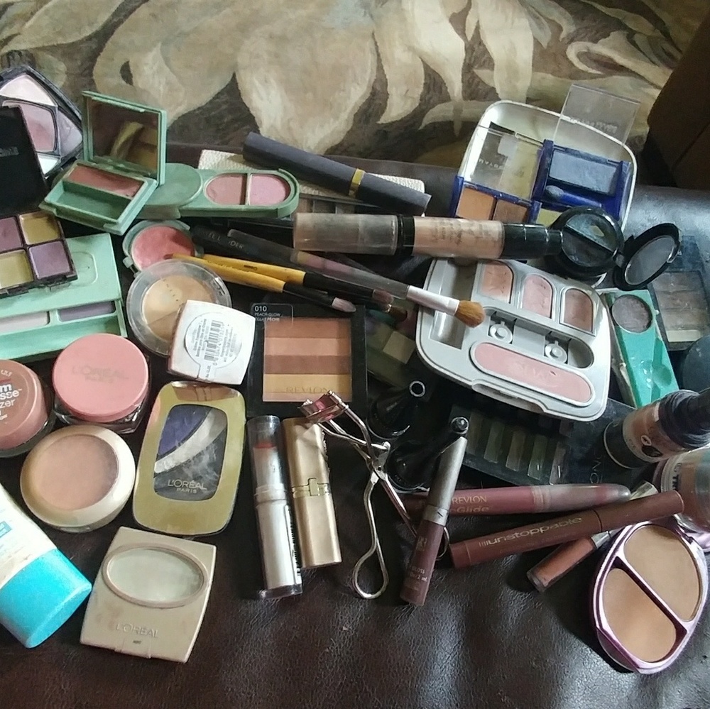 Make up lot UPDATE! Adding bonus items to lot!