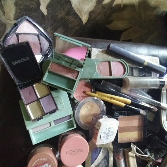 Make up lot UPDATE! Adding bonus items to lot! - Picture 2 of 7