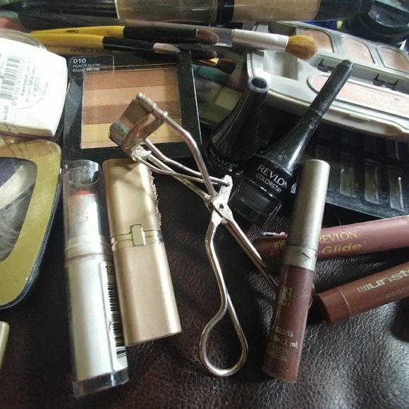 Make up lot UPDATE! Adding bonus items to lot! - Picture 4 of 7