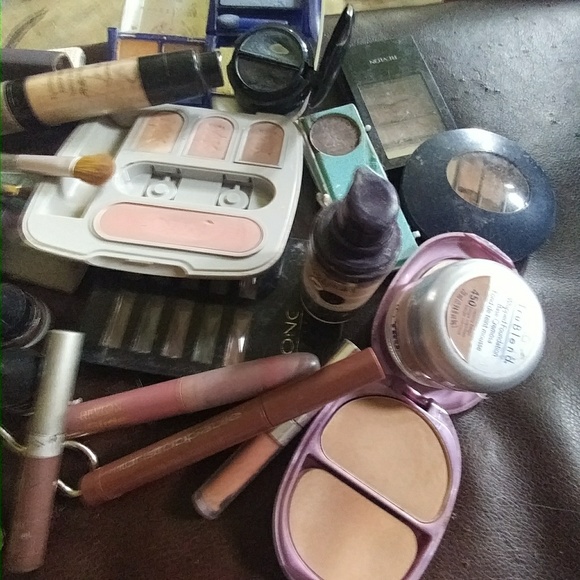 Make up lot UPDATE! Adding bonus items to lot! - Picture 5 of 7