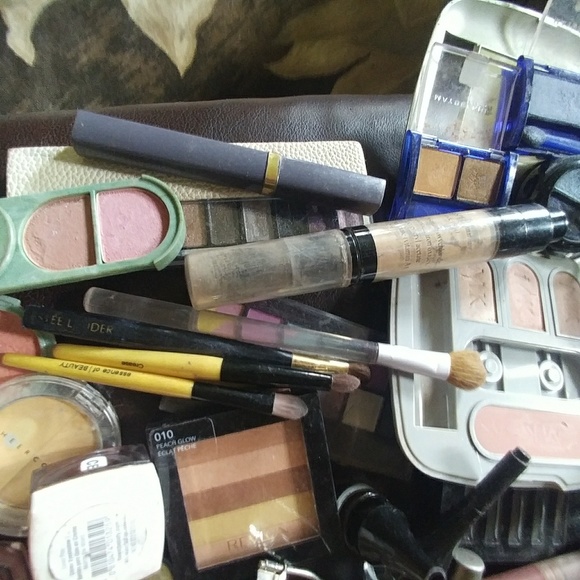 Make up lot UPDATE! Adding bonus items to lot! - Picture 6 of 7