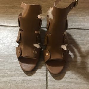 NWOT Vince Camuto Caged Sandal