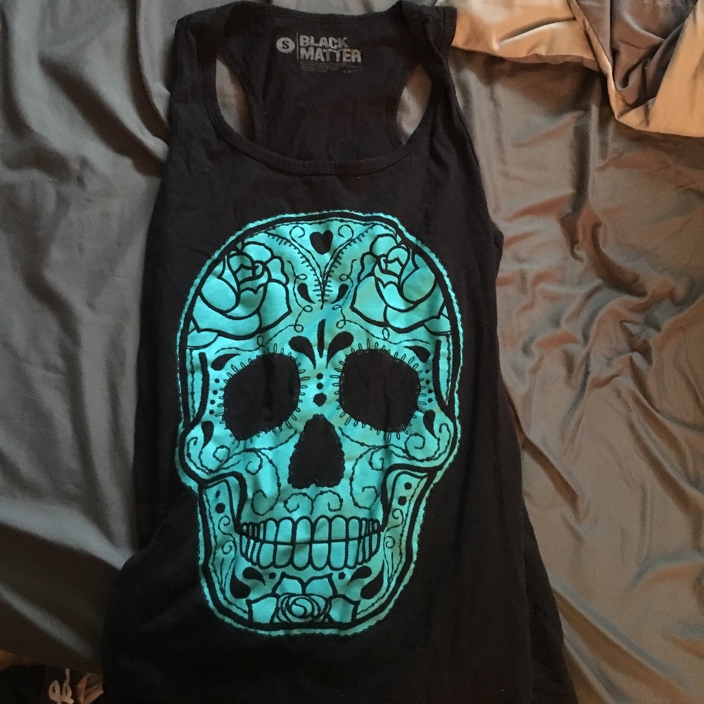 Skull tank top size small