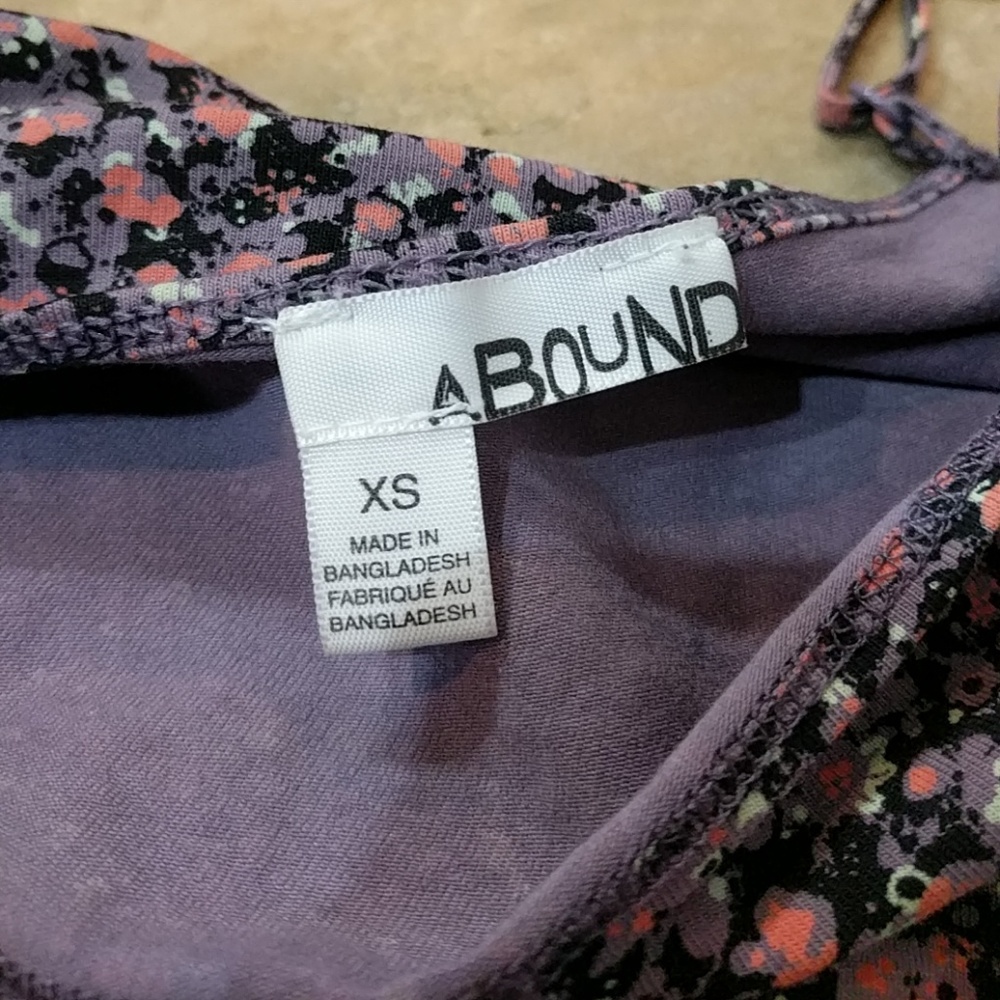Abound Strappy Crop Top - Picture 3 of 3